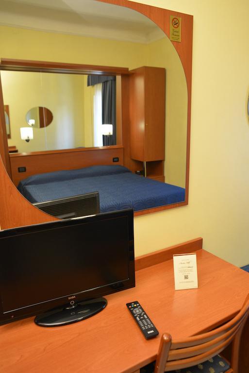 מילאנו Hotel Aurora מראה חיצוני תמונה